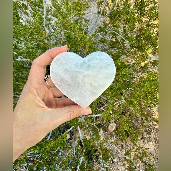 Selenite Heart – Love • Healing • Energetic Cleansing - Picture 3 of 4
